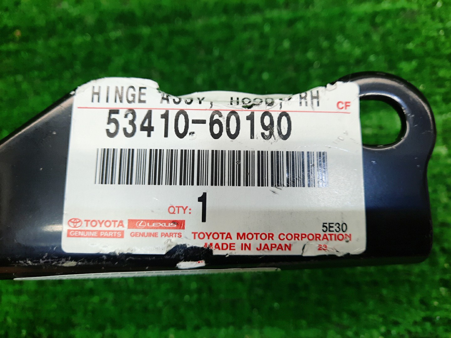 Петля капота правая TOYOTA LAND CRUISER VJA300 53410-60190 3 ракурс