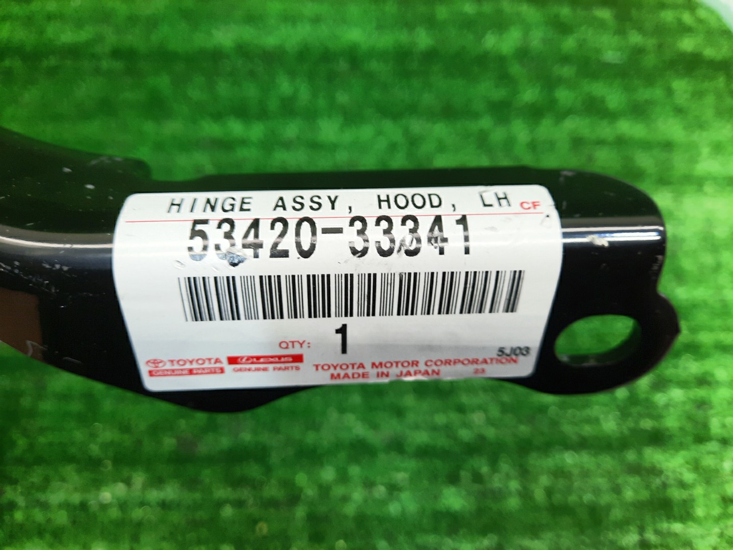 Петля капота левая TOYOTA CAMRY AXVH70 53420-33341 3 ракурс