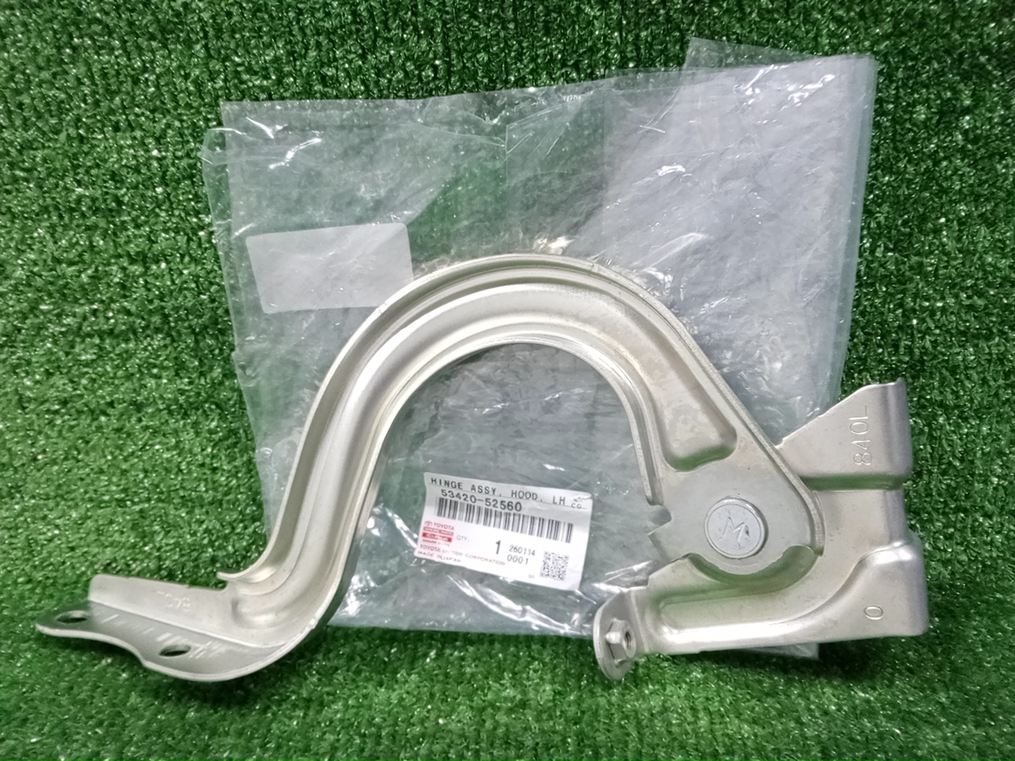 Петля капота левая TOYOTA SIENTA MXPL10G 53420-52570 1 ракурс Петля капота левая TOYOTA SIENTA MXPL10G 53420-52570 1 ракурс