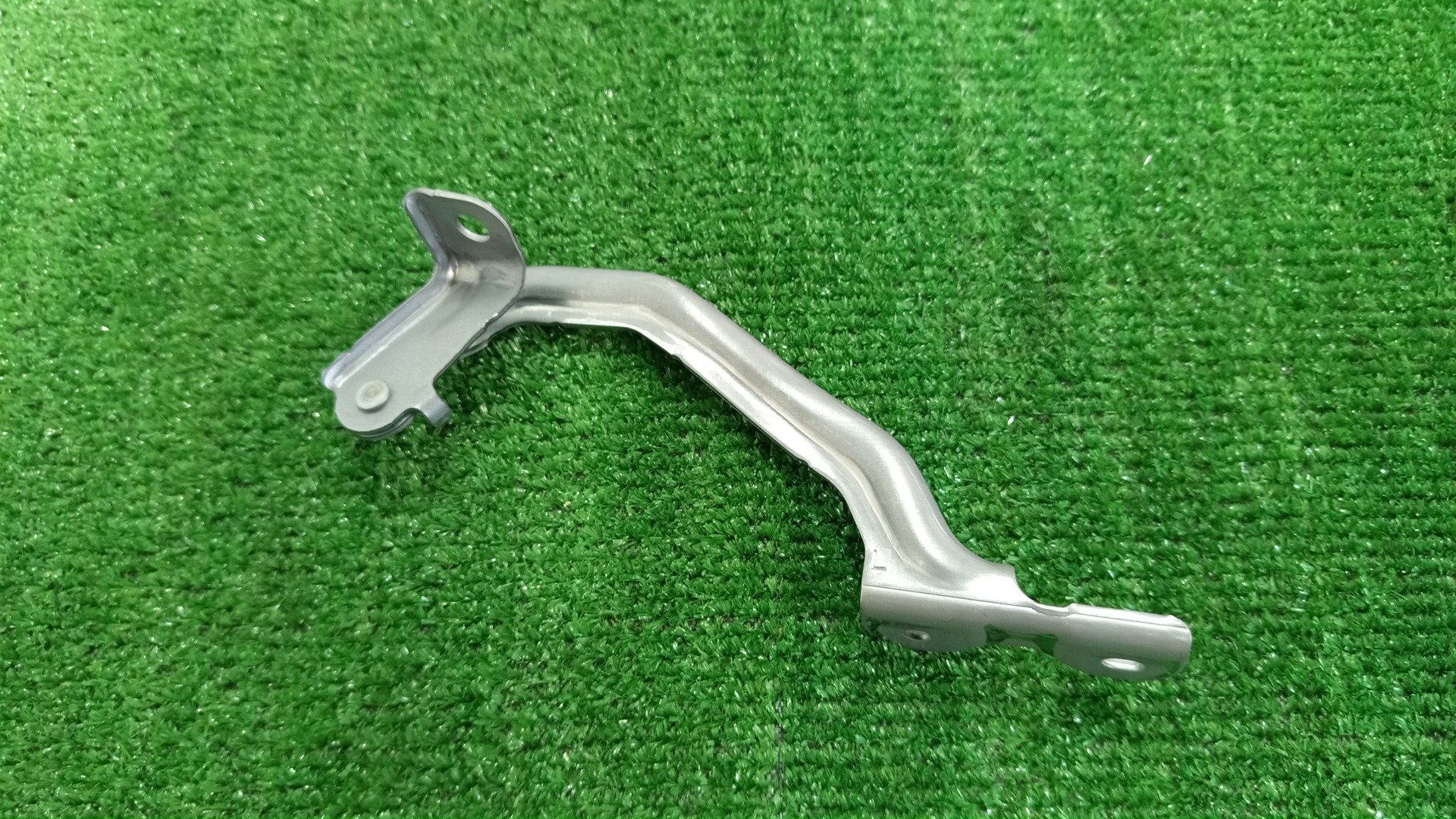 Петля капота левая передняя SUZUKI EVERY DA17V 58230-64P00 1 ракурс
