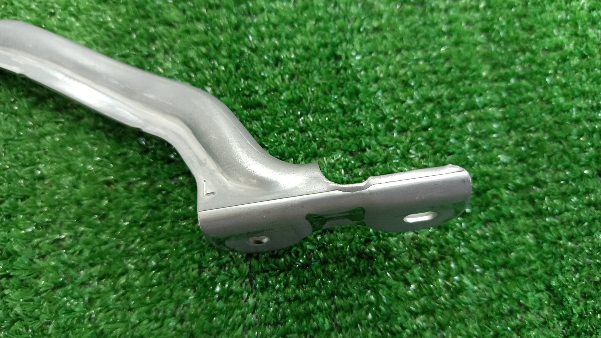 Петля капота левая передняя SUZUKI EVERY DA17V 58230-64P00 3 ракурс