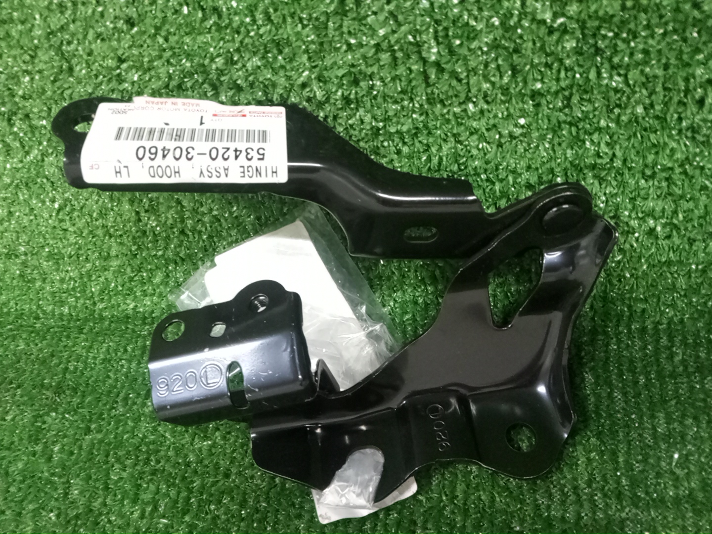 Петля капота левая LEXUS GS300H AWL10 53420-30460 1 ракурс