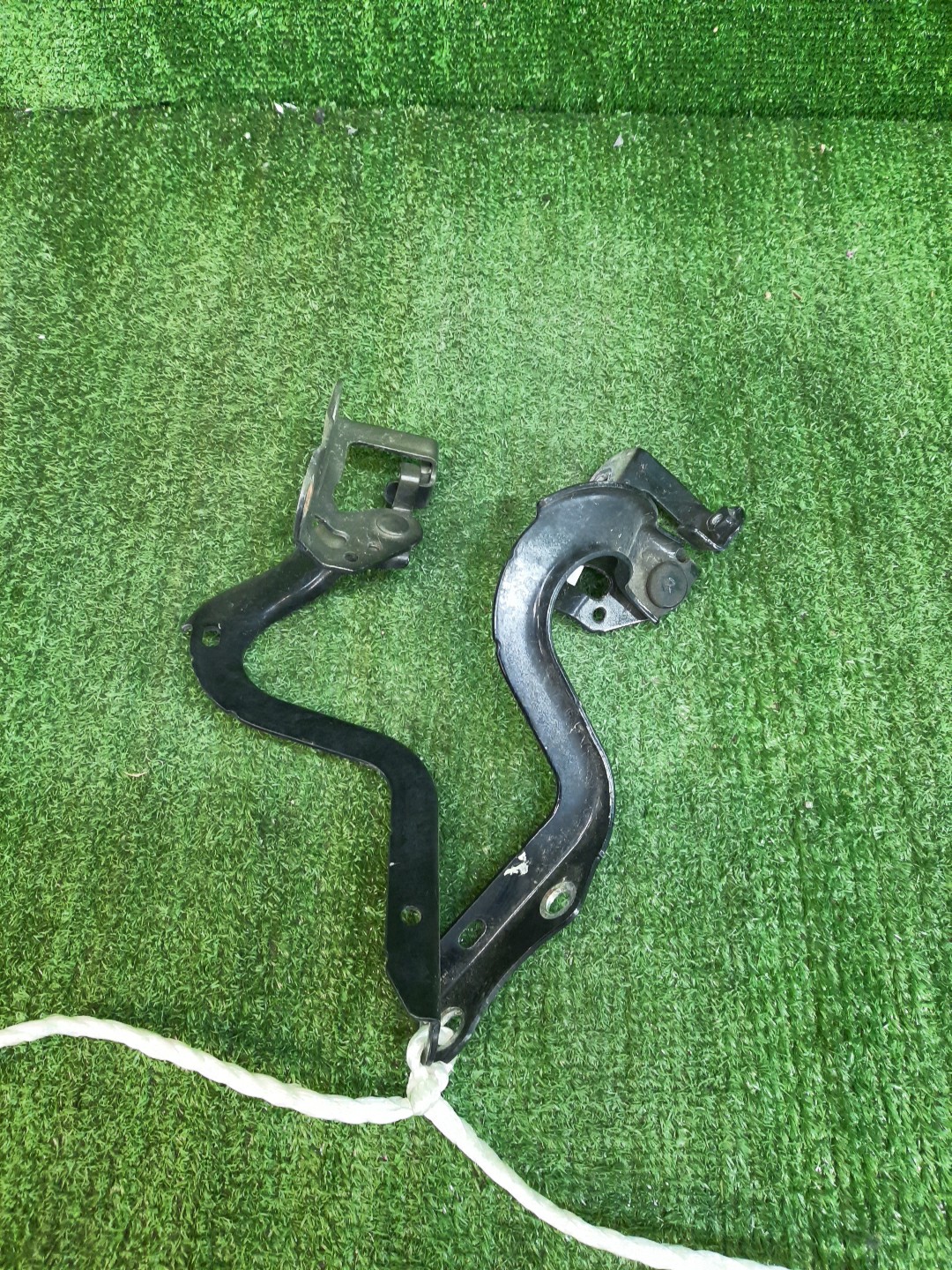Петля капота левая TOYOTA ALPHARD, VELLFIRE AGH35W, AYH30W, AGH30W, GGH30W 2 ракурс