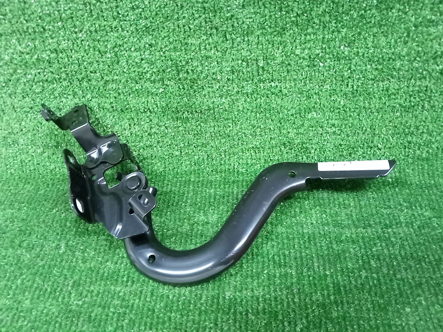 Петля капота правая TOYOTA SIENTA NSP170G 53410-52420 1 ракурс Петля капота правая TOYOTA SIENTA NSP170G 53410-52420 1 ракурс