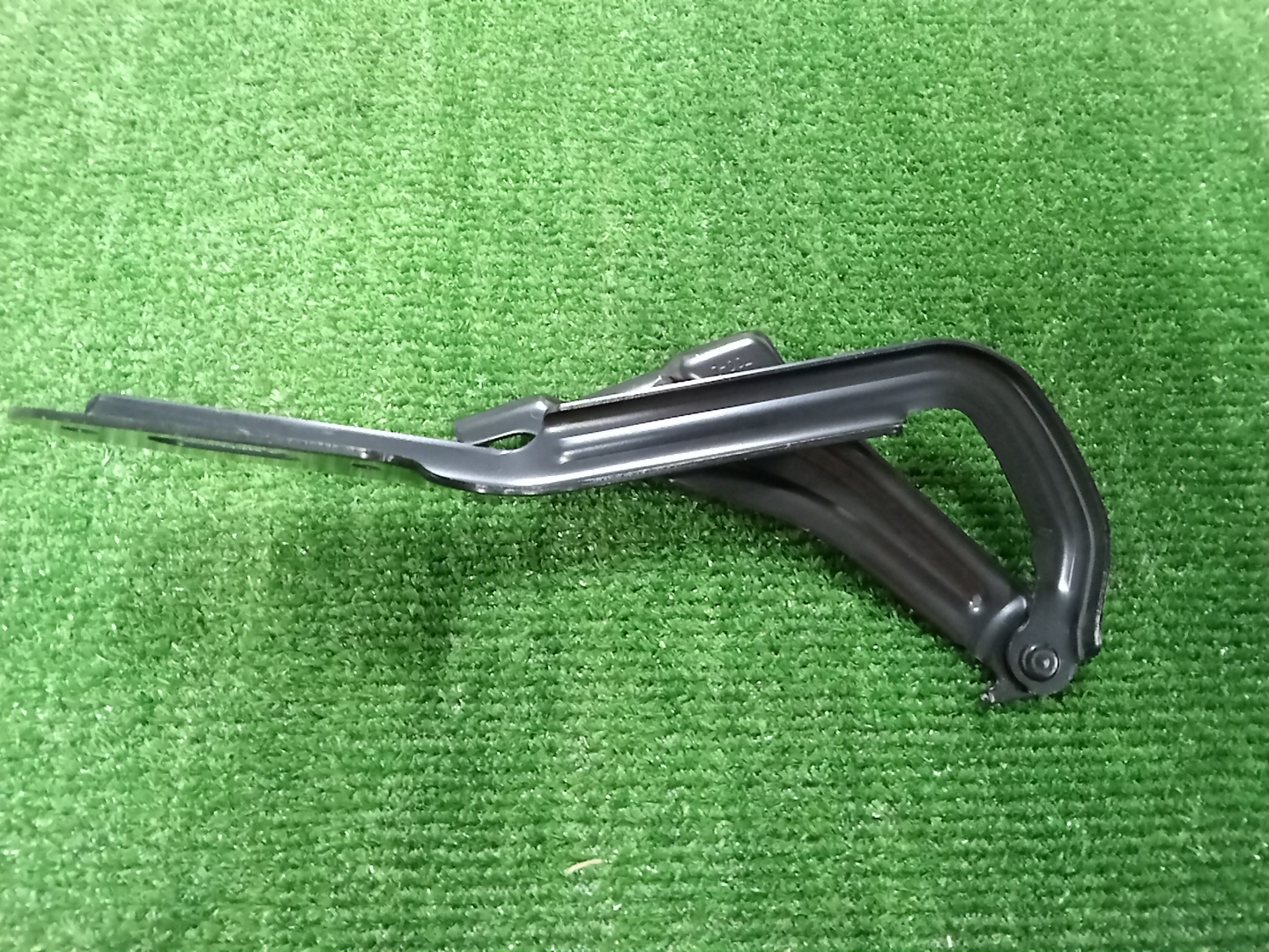 Петля капота левая передняя HONDA WR-V DG5 60170-31X-J00ZZ 1 ракурс Петля капота левая передняя HONDA WR-V DG5 60170-31X-J00ZZ 1 ракурс
