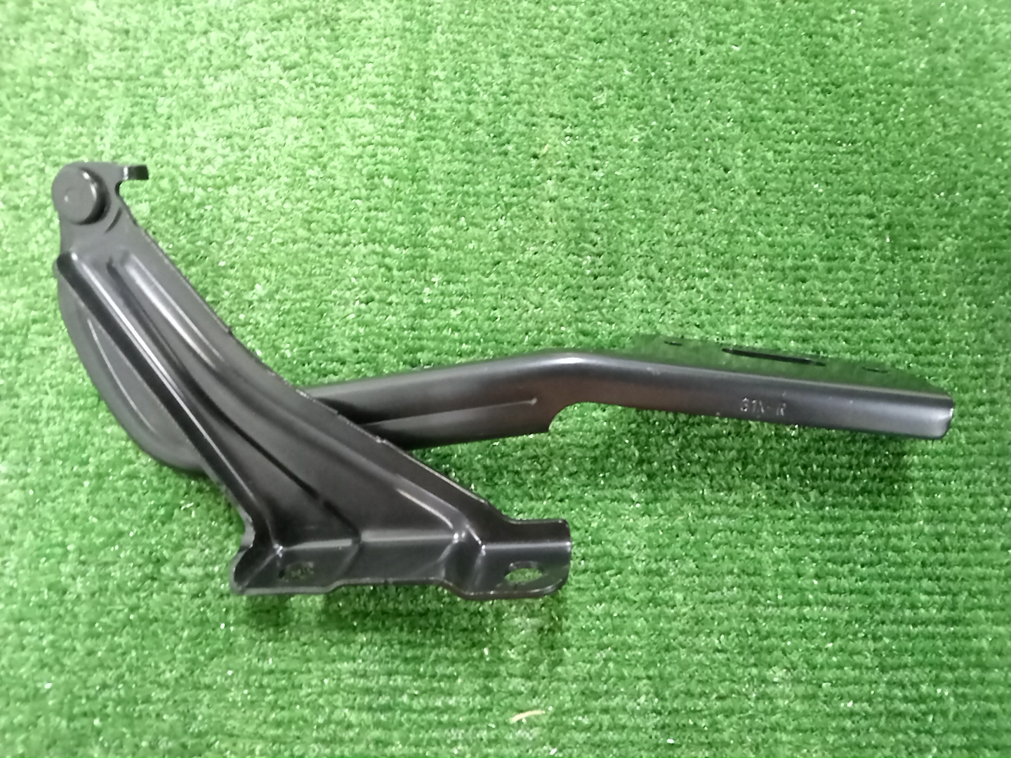 Петля капота правая передняя HONDA WR-V DG5 60120-31X-J00ZZ 1 ракурс Петля капота правая передняя HONDA WR-V DG5 60120-31X-J00ZZ 1 ракурс
