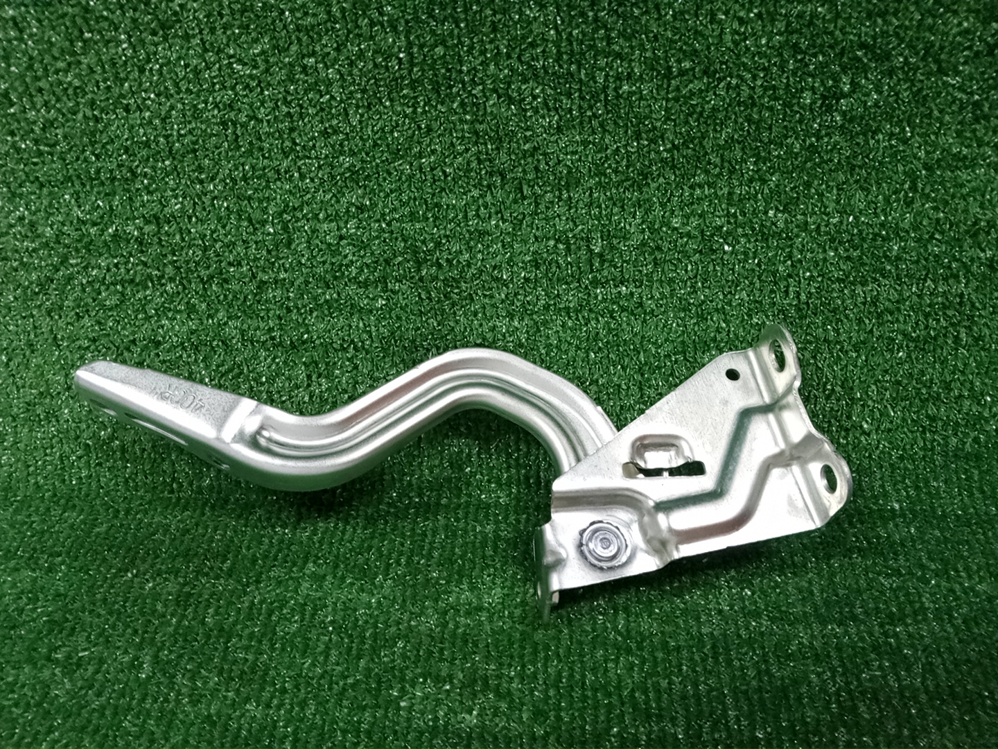 Петля капота правая TOYOTA YARIS MXPH10, MXPH15, KSP210, MXPA10, MXPA15 53410-K0040 2 ракурс