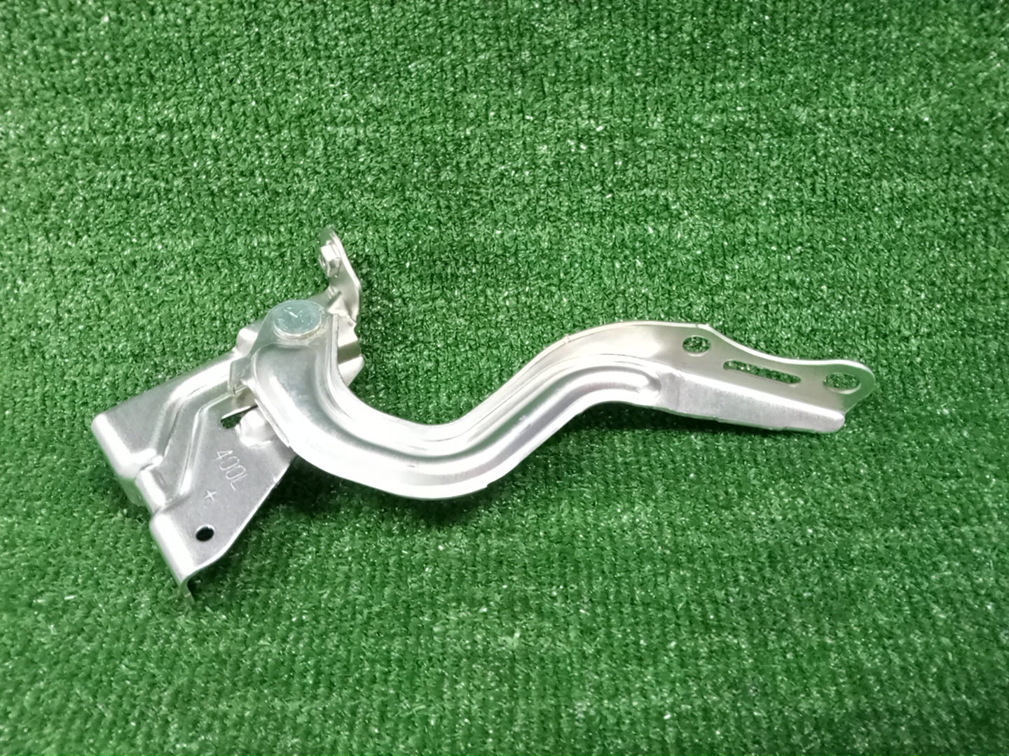 Петля капота левая TOYOTA YARIS MXPH10, MXPH15, KSP210, MXPA10, MXPA15 53420-K0040 1 ракурс