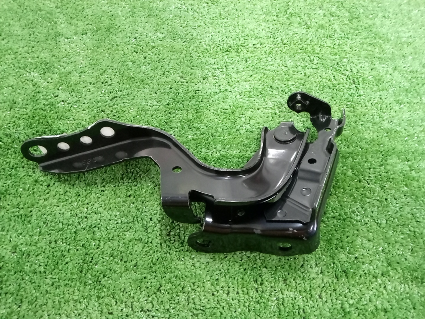 Петля капота правая TOYOTA HARRIER ZSU60W 53410-48140 2 ракурс