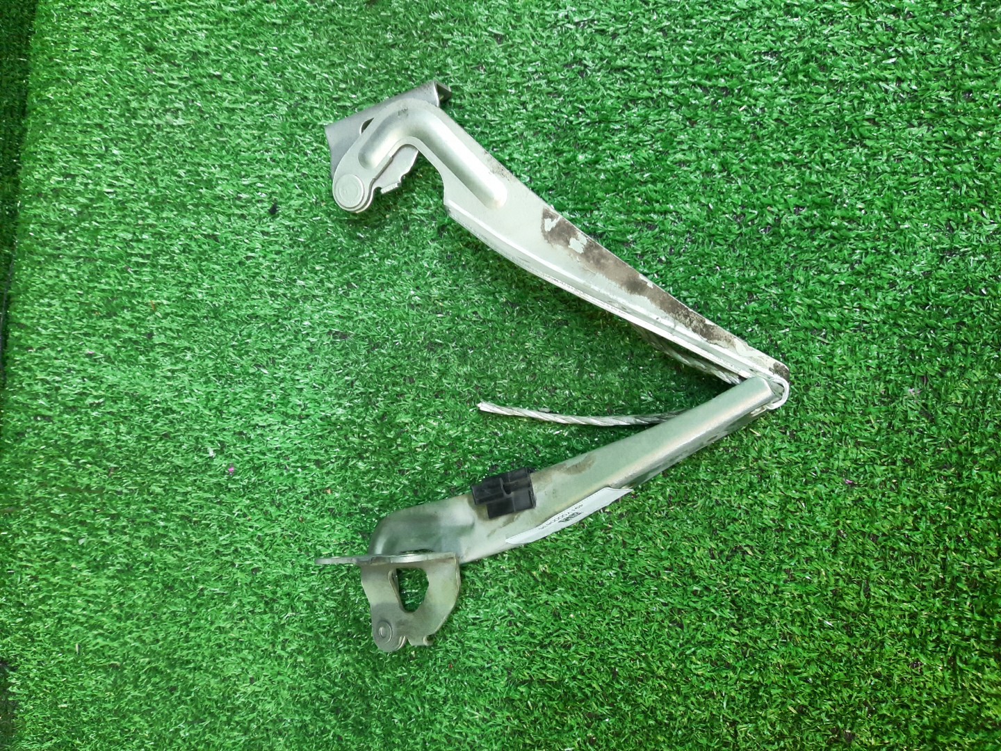 Петля капота TOYOTA RUSH J210E 1 ракурс