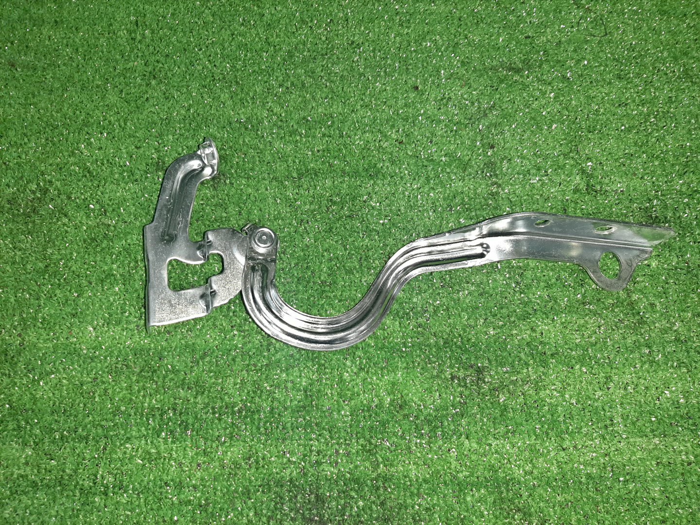 Петля капота левая передняя DAIHATSU TAFT LA900S 53402-B2260 2 ракурс Петля капота левая передняя DAIHATSU TAFT LA900S 53402-B2260 2 ракурс