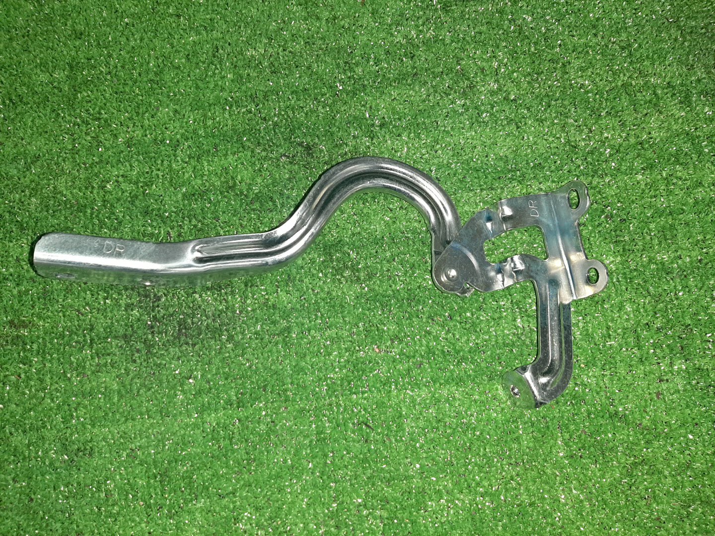 Петля капота правая передняя DAIHATSU TAFT LA900S 53401-B2260 1 ракурс Петля капота правая передняя DAIHATSU TAFT LA900S 53401-B2260 1 ракурс