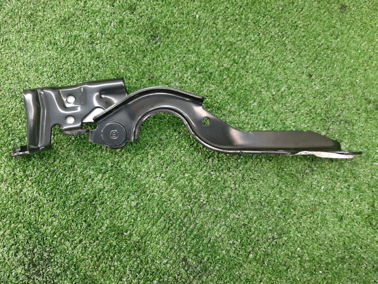 Петля капота правая передняя TOYOTA COROLLA FIELDER ZRE162G 53410-12620 1 ракурс