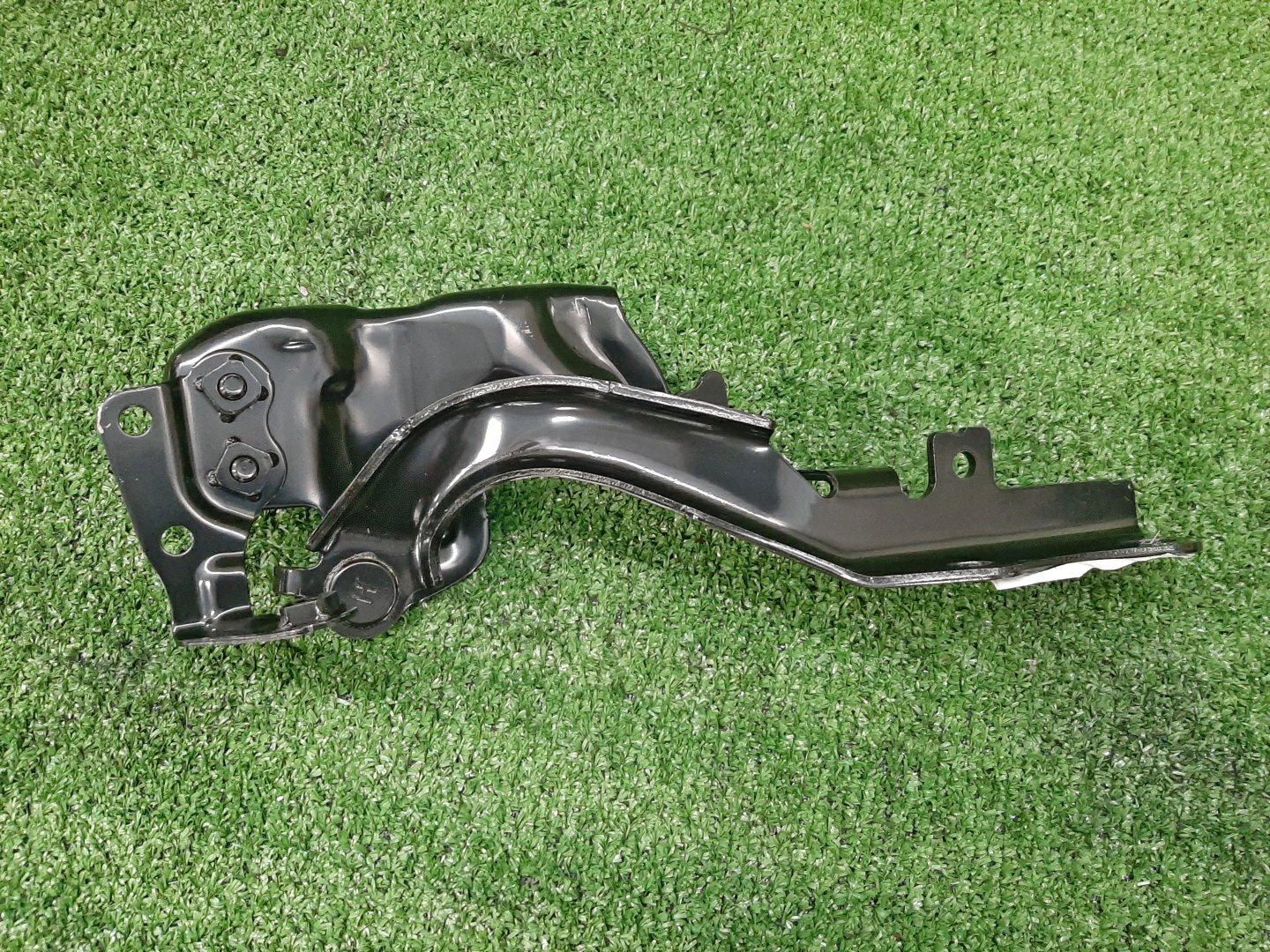 Петля капота правая LEXUS GX460 URJ150 53410-60080 1 ракурс