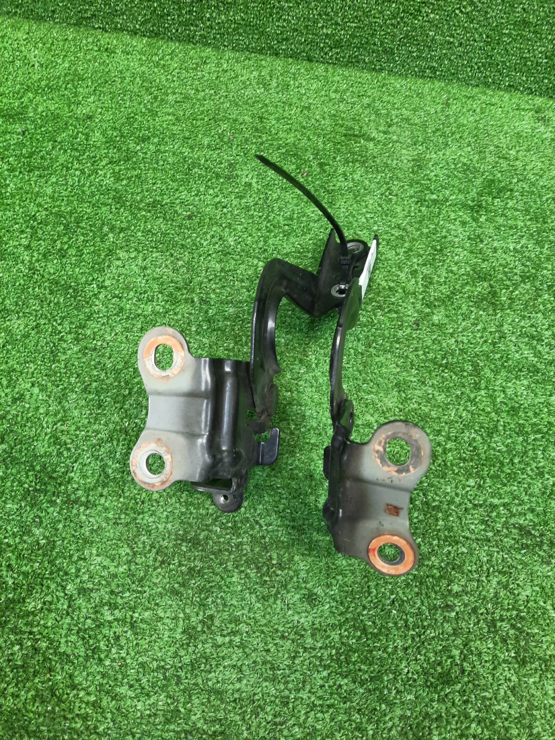 Петля капота левая TOYOTA AQUA NHP10 2 ракурс