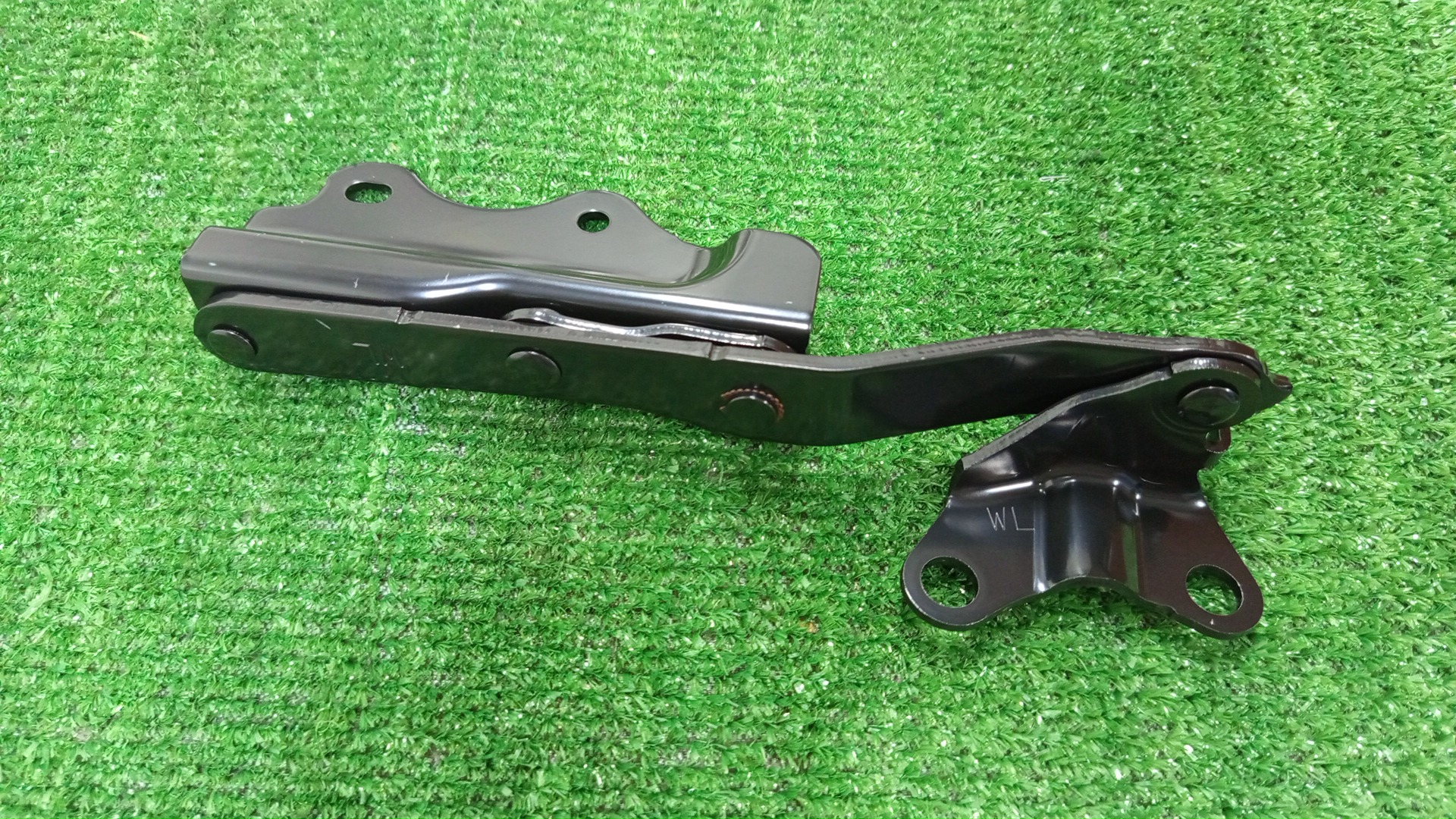 Петля капота левая передняя MAZDA ROADSTER ND5RC N243-52-420C 1 ракурс