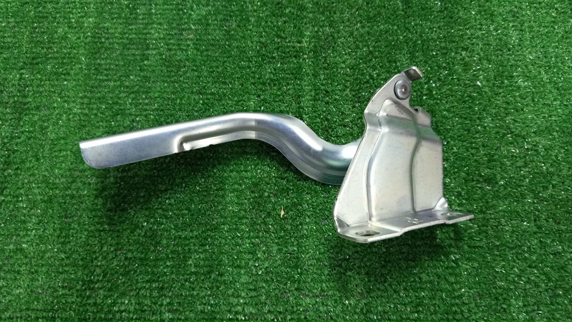 Петля капота левая передняя NISSAN SERENA FC28 65401-7DA0A 1 ракурс Петля капота левая передняя NISSAN SERENA FC28 65401-7DA0A 1 ракурс