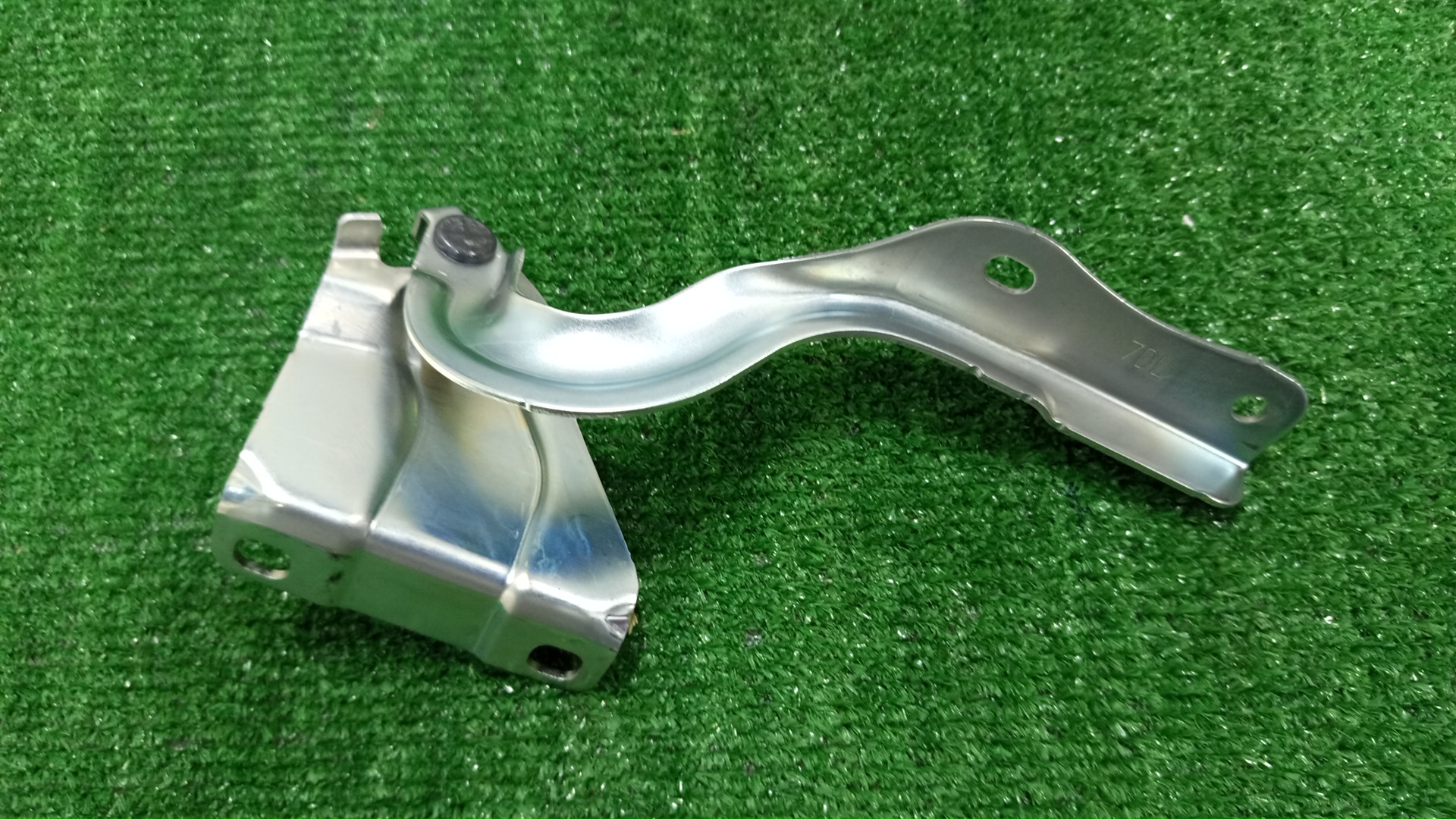 Петля капота левая передняя NISSAN SERENA FC28 65401-7DA0A 2 ракурс Петля капота левая передняя NISSAN SERENA FC28 65401-7DA0A 2 ракурс