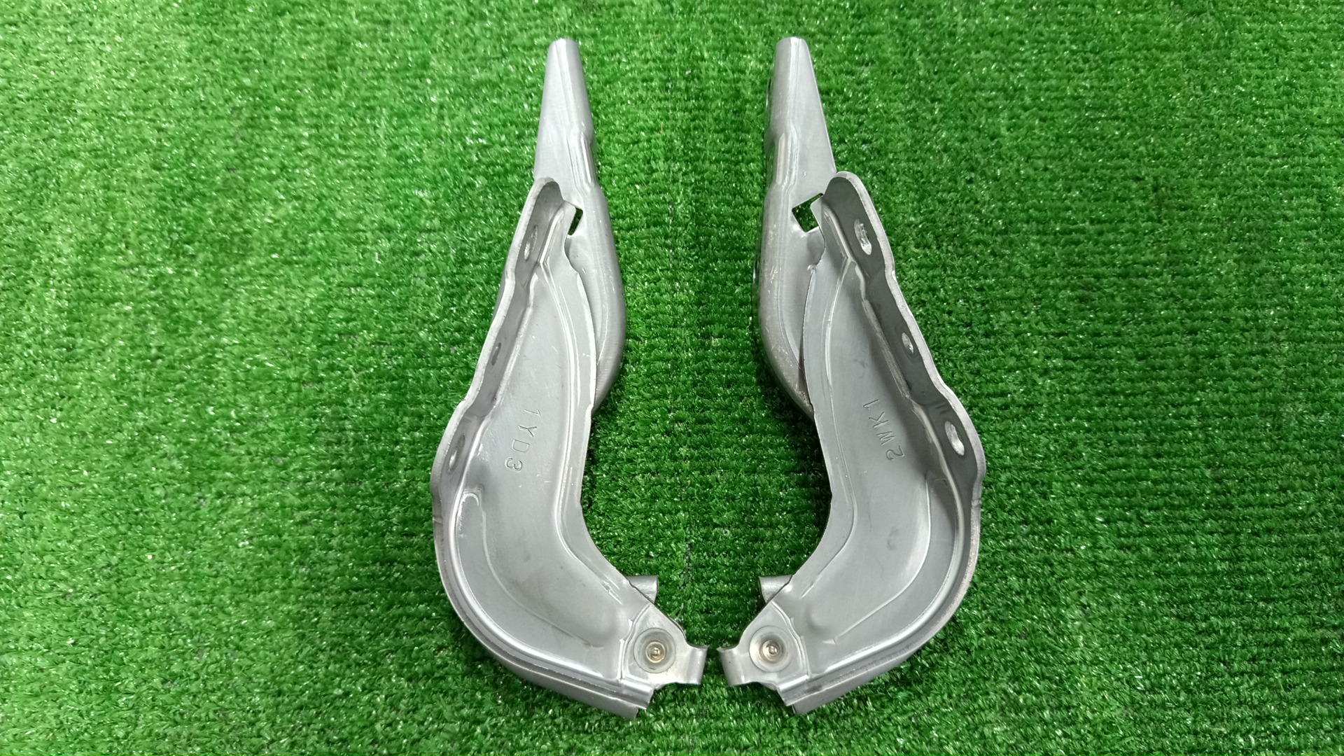 Петля капота левая MITSUBISHI ECLIPSE CROSS GK1W 5905A212, 5905A211 1 ракурс