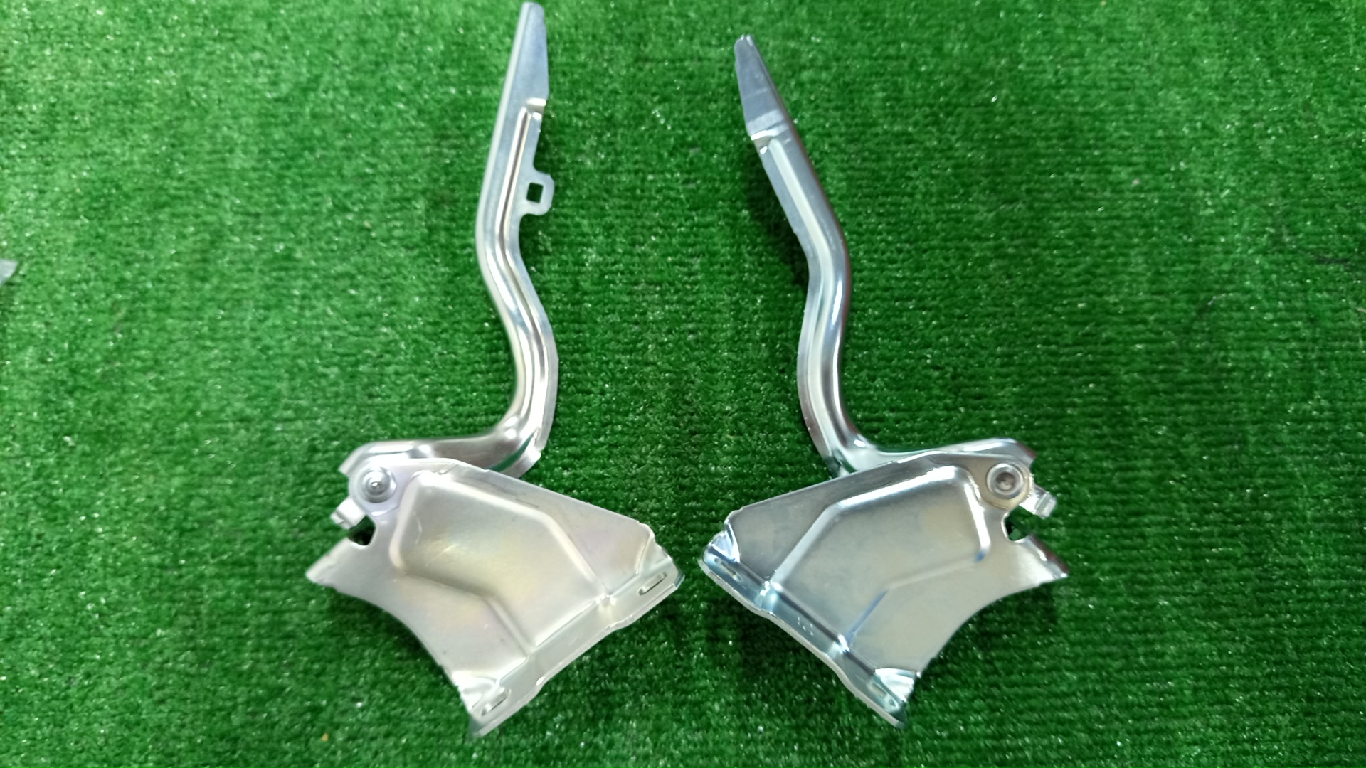 Петля капота левая NISSAN SERENA C27 65400-5TA0A 65401-5TA0A 2 ракурс Петля капота левая NISSAN SERENA C27 65400-5TA0A 65401-5TA0A 2 ракурс