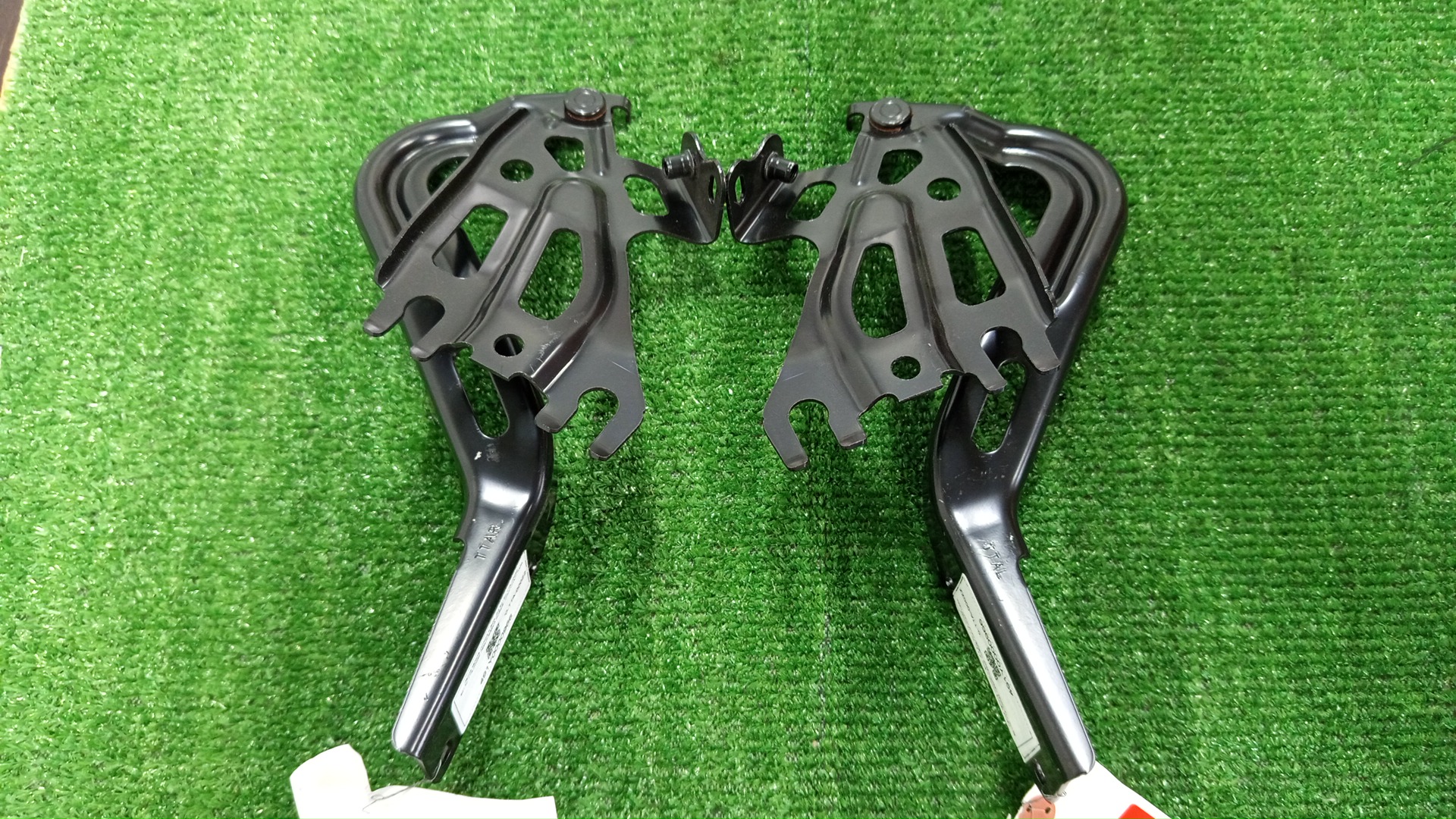 Петля капота левая HONDA N-BOX JF3 60120-TTA-000ZZ 60170-TTA-000ZZ 1 ракурс