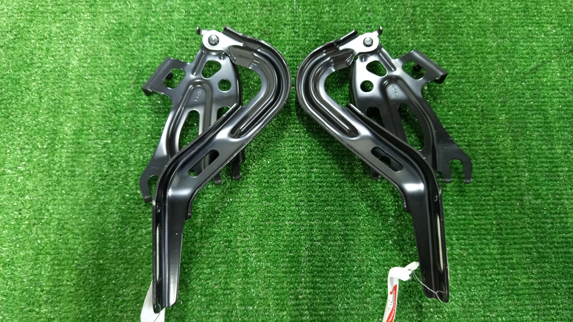 Петля капота левая HONDA N-BOX JF3 60120-TTA-000ZZ 60170-TTA-000ZZ 2 ракурс