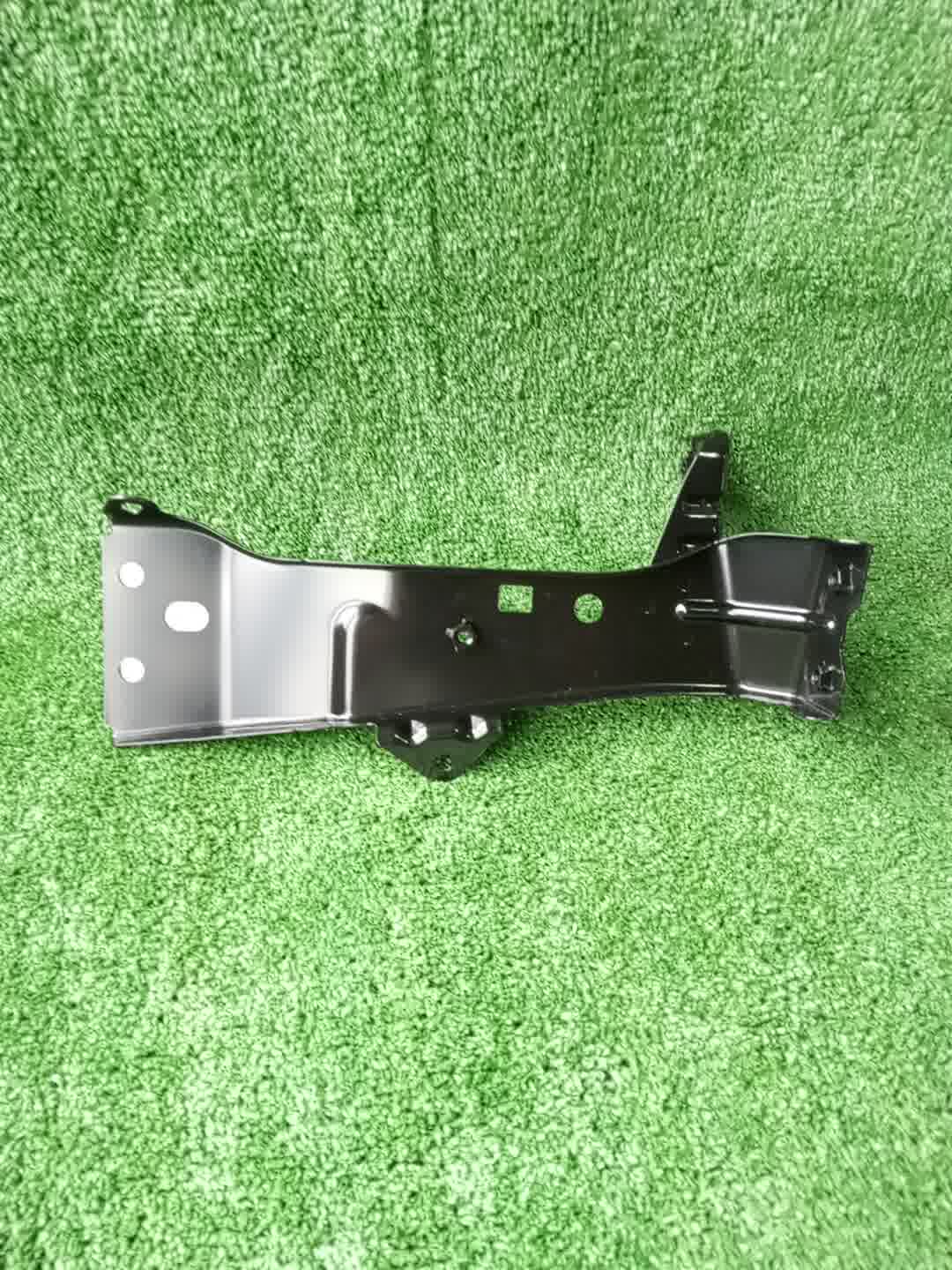 Крепление крыла правое переднее MAZDA MAZDA 3 BP5P BCJH-52-140 3 ракурс