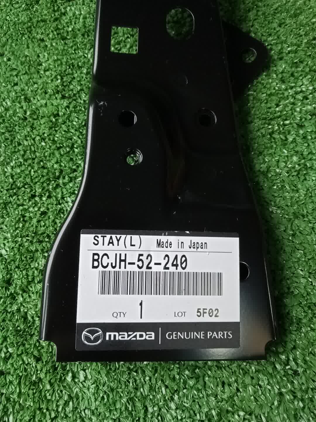 Крепление крыла левое переднее MAZDA MAZDA 3 BP5P BCJH-52-240 3 ракурс