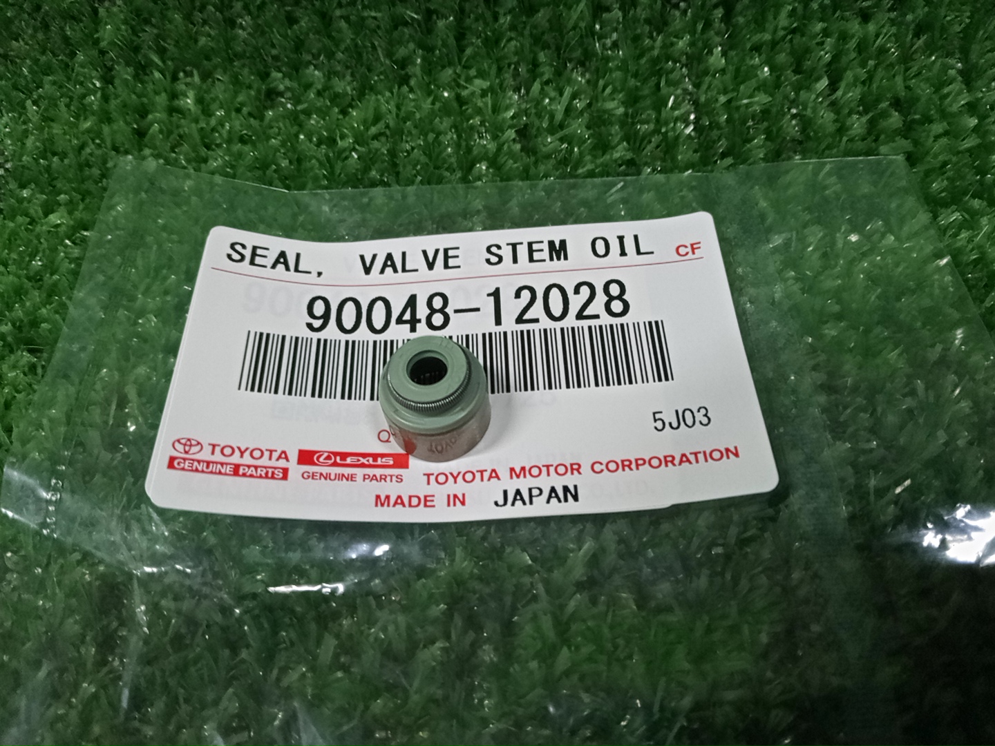 Маслосъемный колпачок TOYOTA RAIZE A210A 1KR-VET 90048-12028 1 ракурс Маслосъемный колпачок TOYOTA RAIZE A210A 1KR-VET 90048-12028 1 ракурс