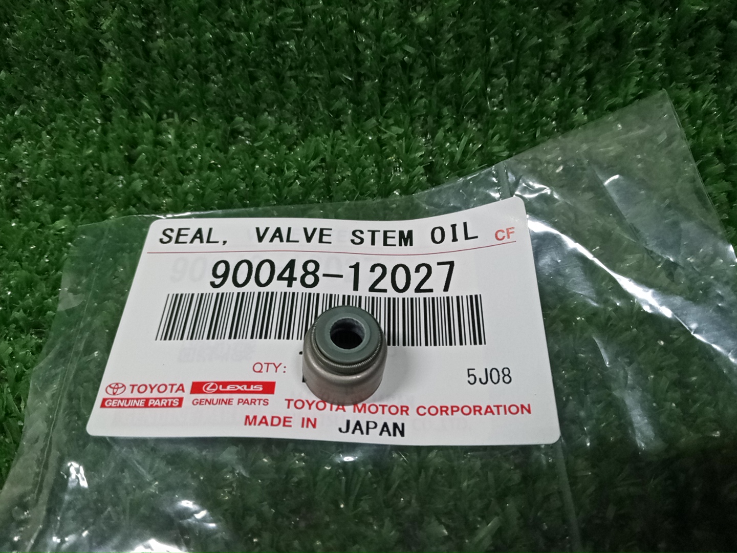 Маслосъемный колпачок TOYOTA RAIZE A210A 1KR-VET 90048-12027 1 ракурс Маслосъемный колпачок TOYOTA RAIZE A210A 1KR-VET 90048-12027 1 ракурс
