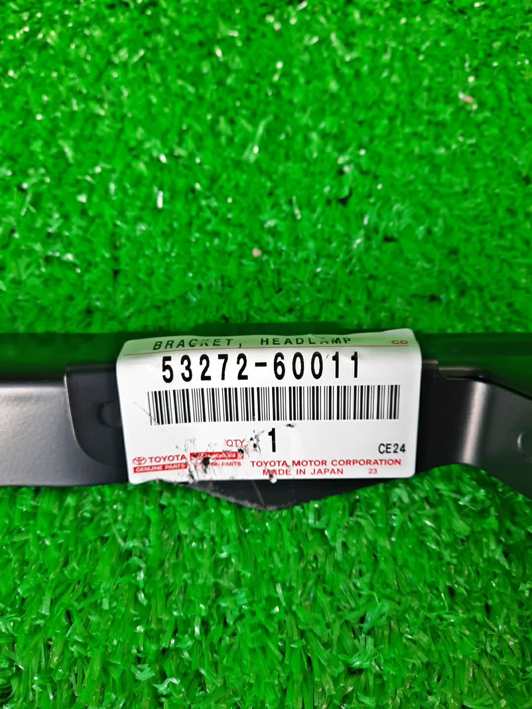 Крепление фары левое переднее LEXUS GX470 UZJ120 53272-60011 3 ракурс
