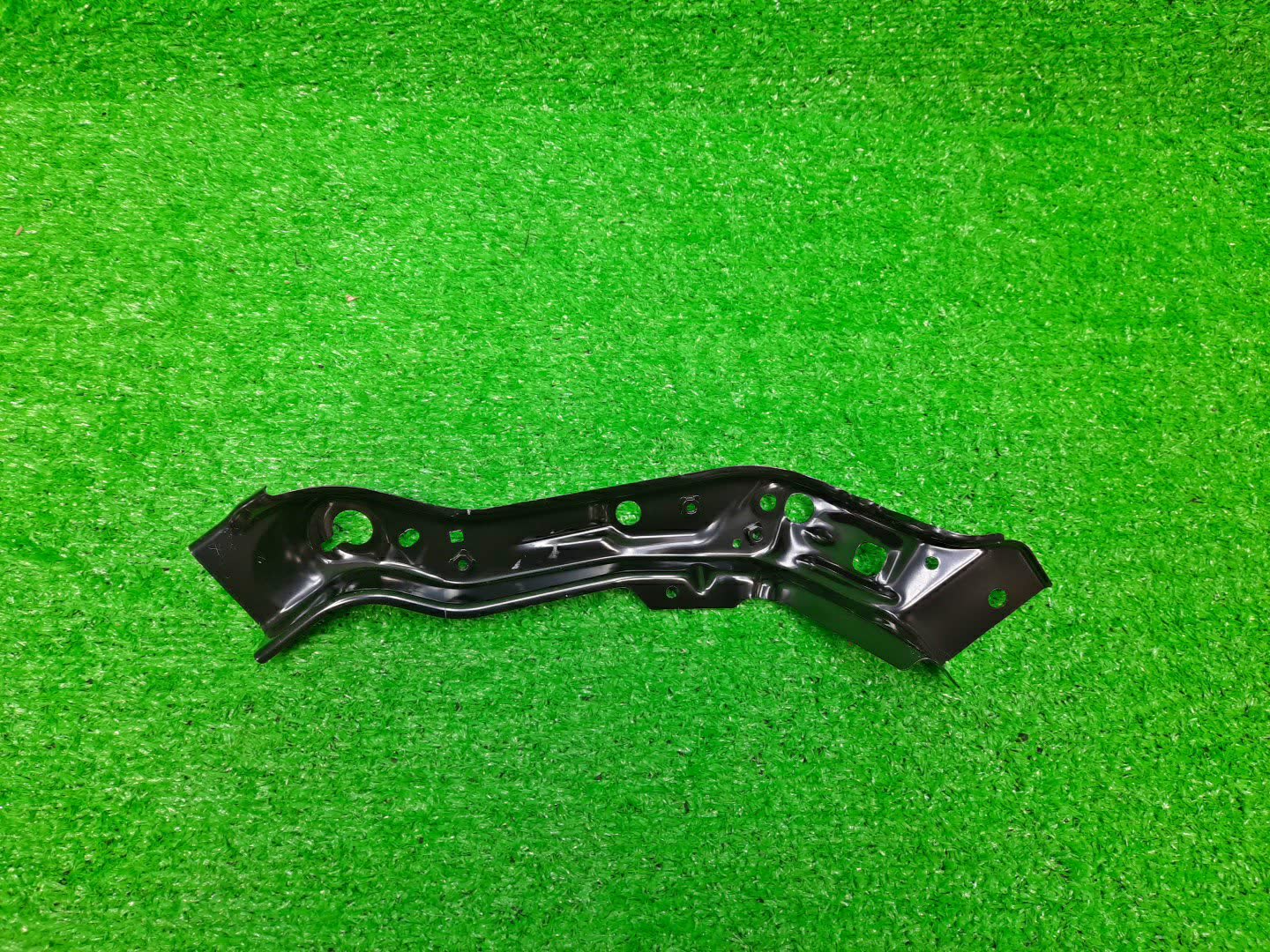 Крепление фары правое переднее MITSUBISHI ECLIPSE CROSS GK1W 5256C110 3 ракурс