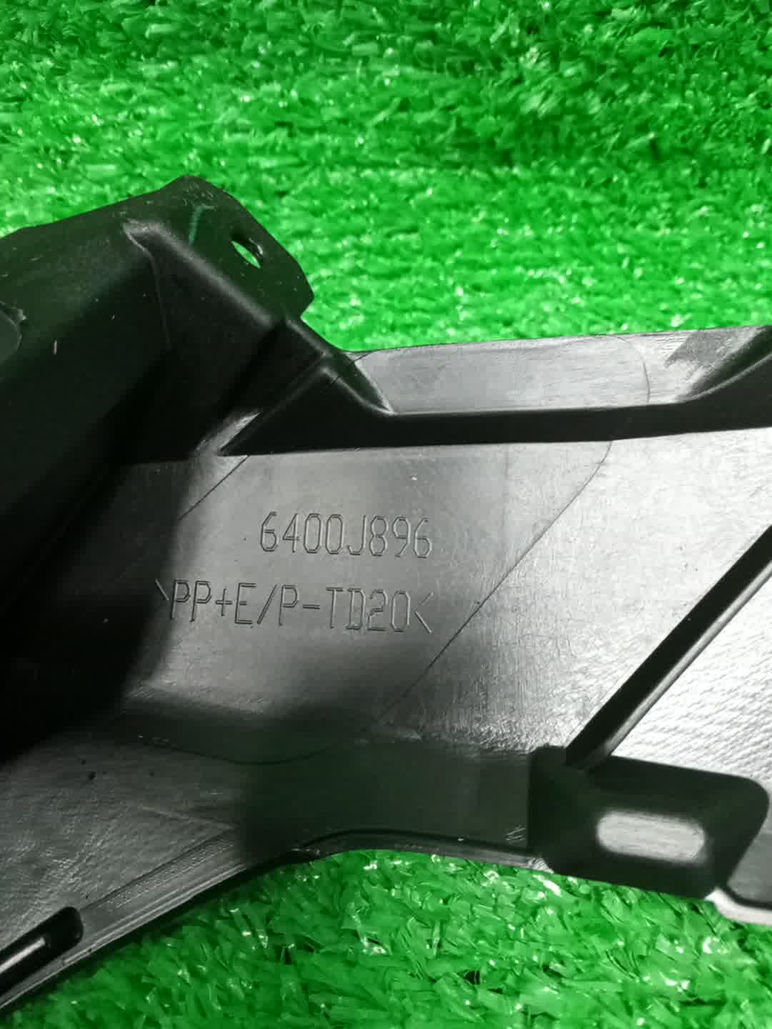 Крепление фары правое переднее MITSUBISHI OUTLANDER GN0W 6400J896 3 ракурс