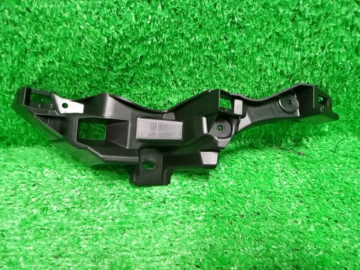 Крепление фары правое переднее TOYOTA VOXY MZRA90W 81146-V1050 1 ракурс