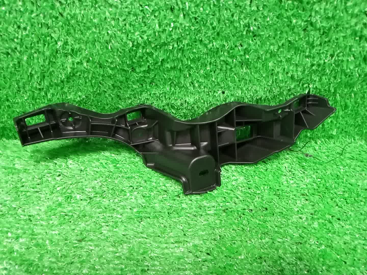 Крепление фары правое переднее TOYOTA VOXY MZRA90W 81146-V1050 2 ракурс