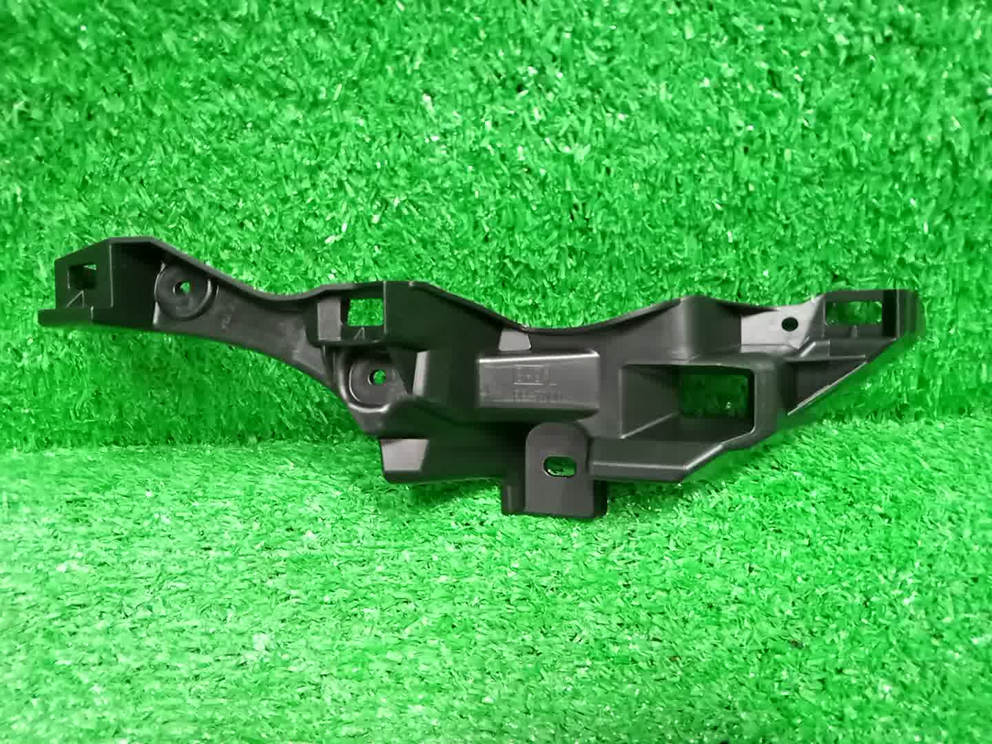 Крепление фары левое переднее TOYOTA VOXY MZRA90W 81186-V1050 1 ракурс