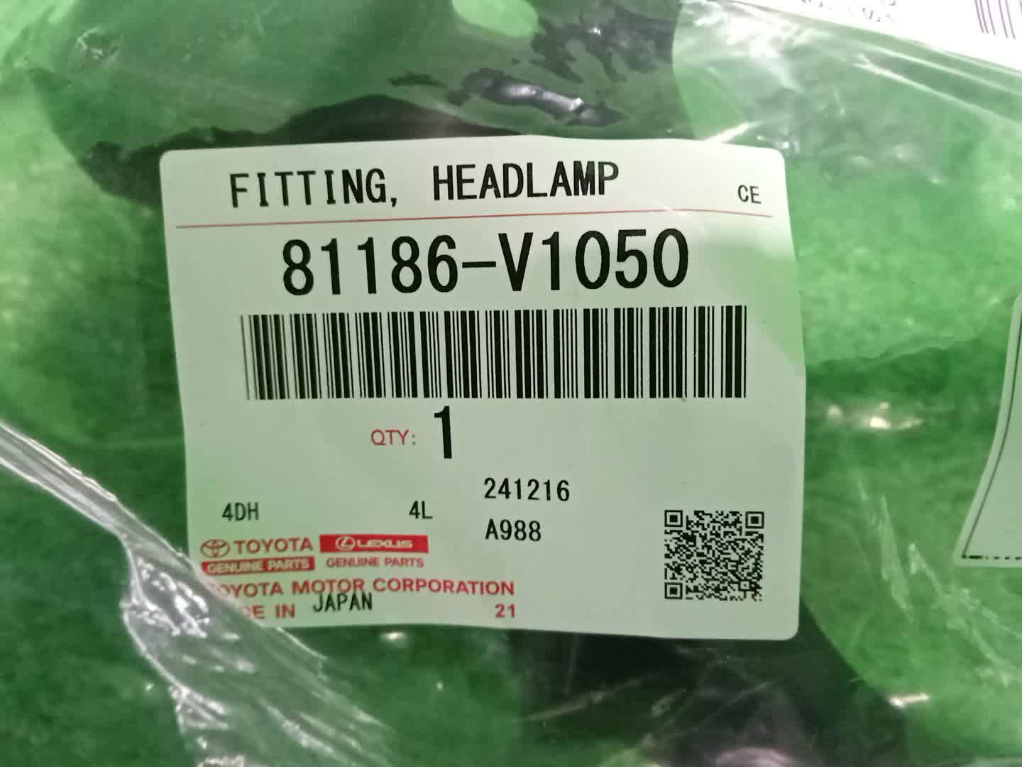 Крепление фары левое переднее TOYOTA VOXY MZRA90W 81186-V1050 3 ракурс