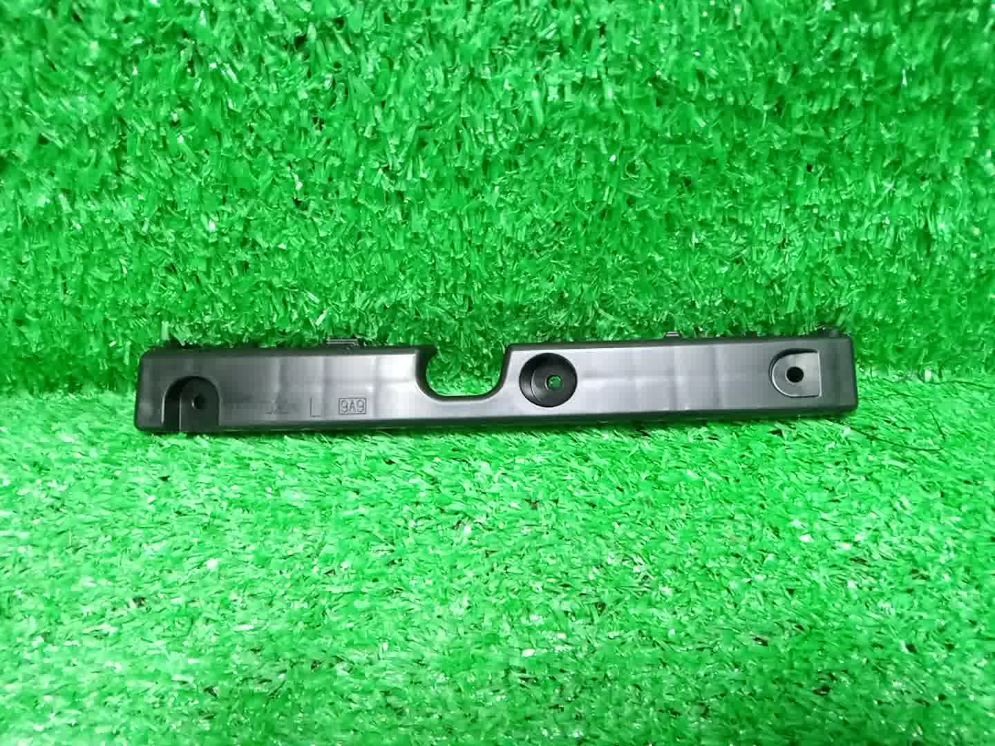 Крепление фары левое переднее TOYOTA VOXY MZRA90W 81186-V1080 1 ракурс