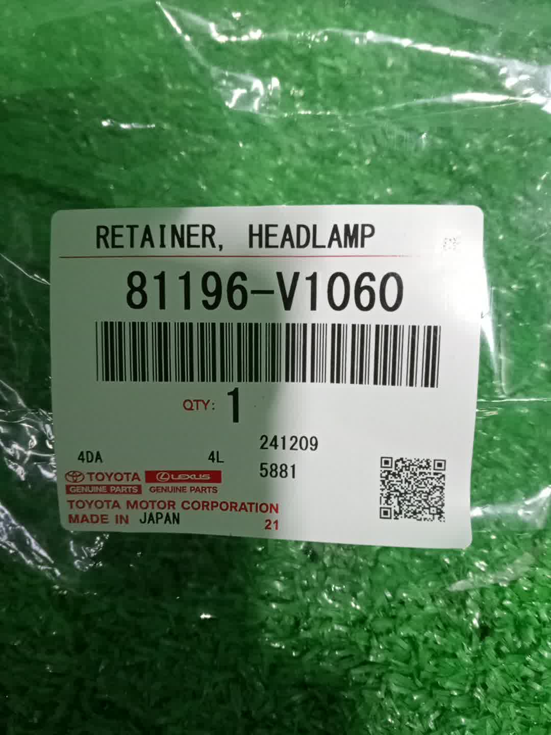 Крепление фары левое переднее TOYOTA VOXY MZRA90W 81196-V1060 3 ракурс