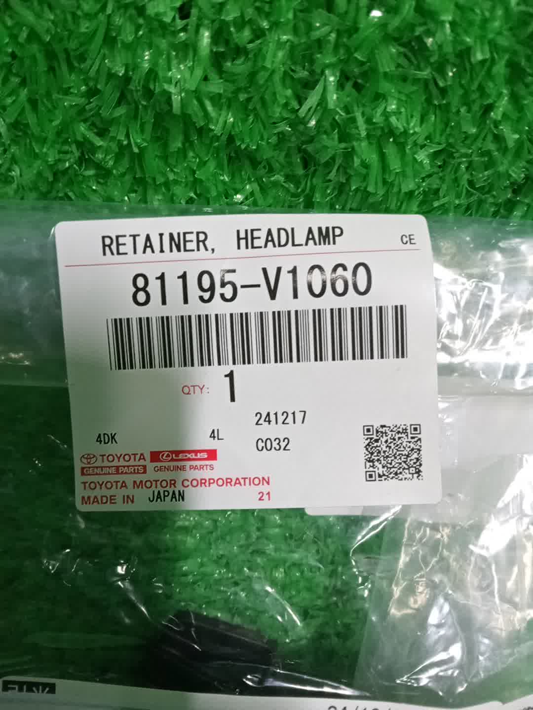 Крепление фары правое переднее TOYOTA VOXY MZRA90W 81195-V1060 4 ракурс