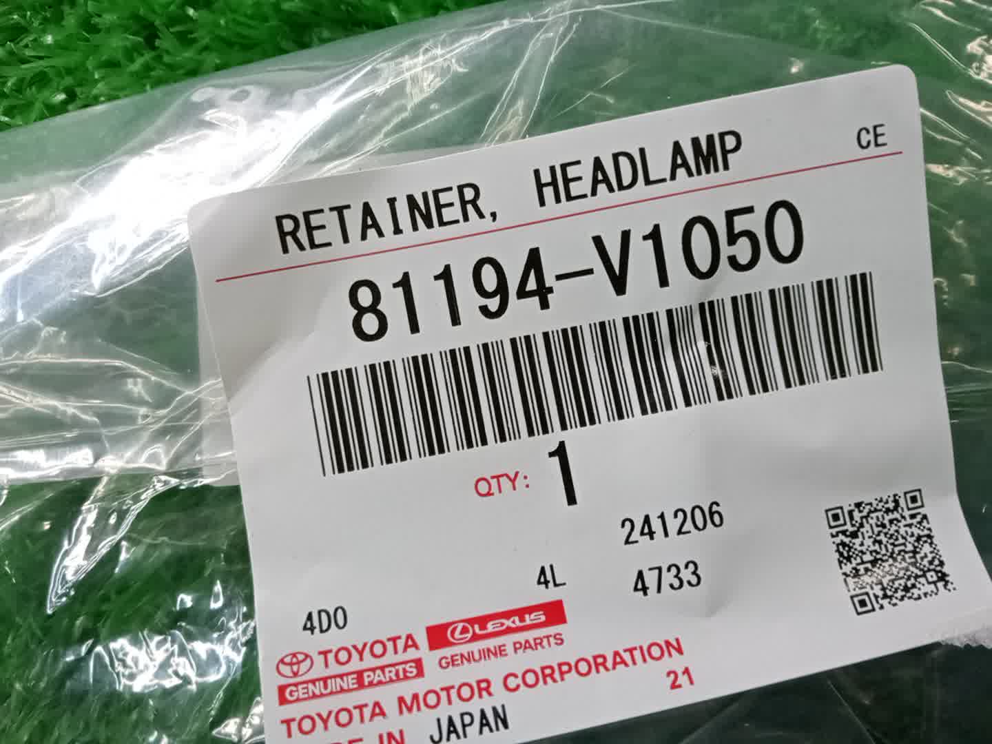 Крепление фары левое переднее TOYOTA VOXY MZRA90W 81194-V1050 1 ракурс