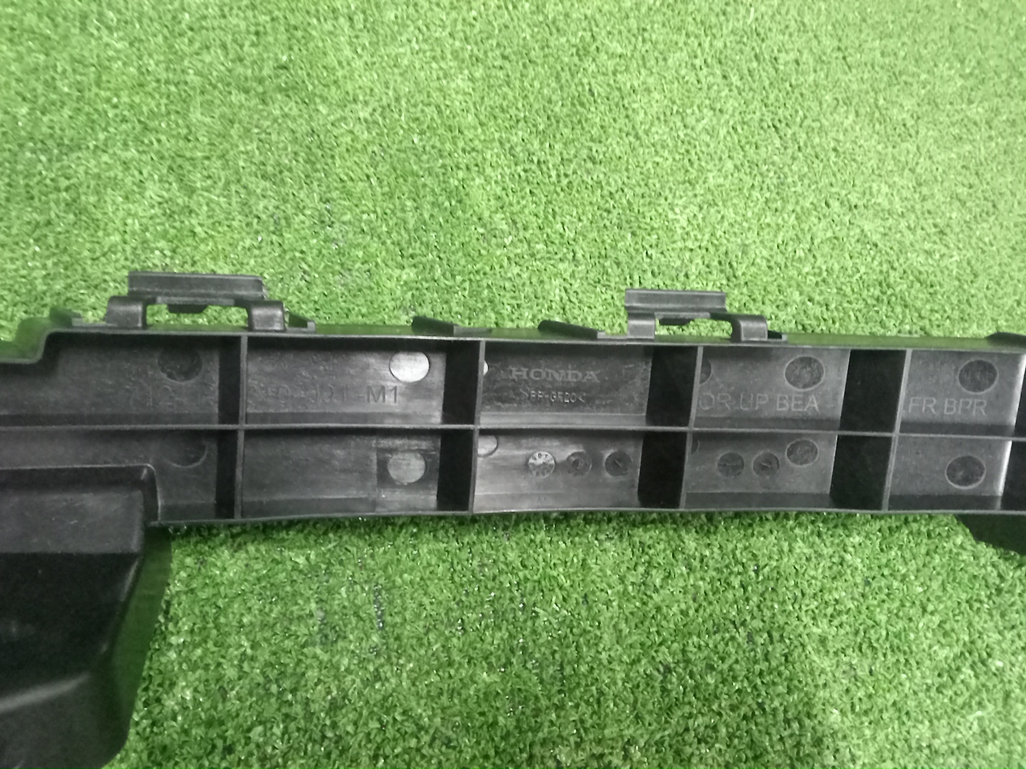 Крепление фары правое переднее HONDA STEPWGN RP7 71241-3T0-J01 4 ракурс
