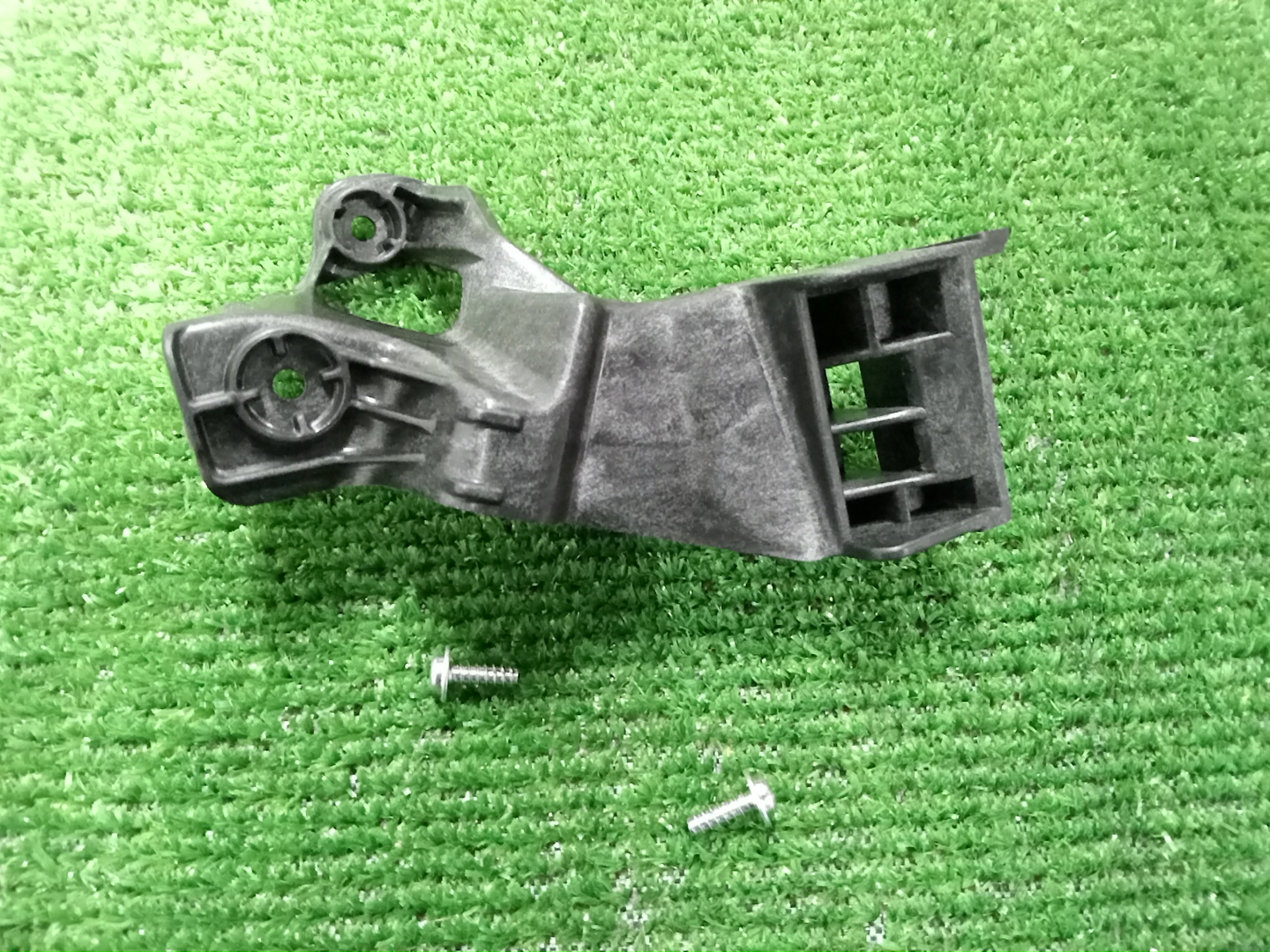 Крепление фары левое TOYOTA PREMIO ZRT261 81198-20060 2 ракурс