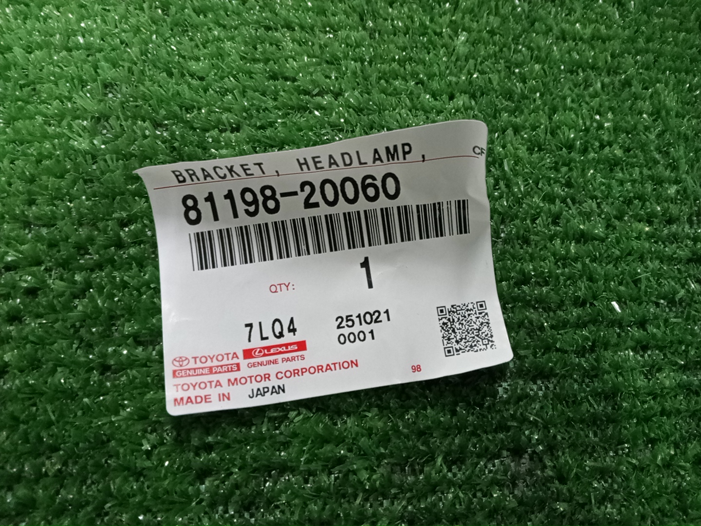 Крепление фары левое TOYOTA PREMIO ZRT261 81198-20060 3 ракурс