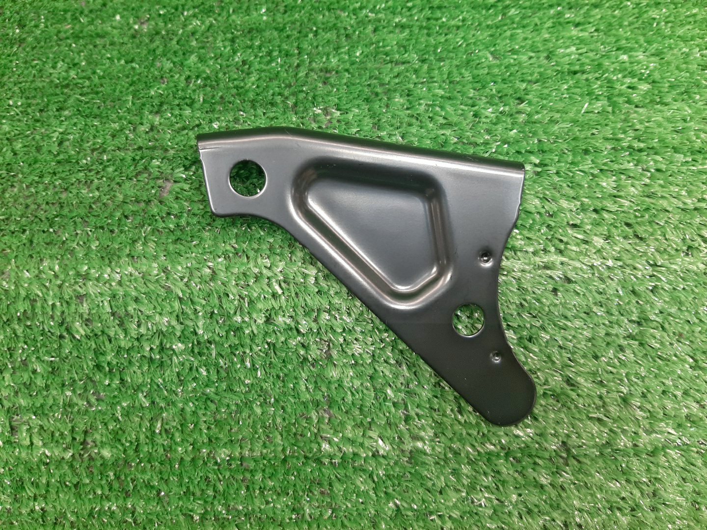 Крепление фары левое переднее TOYOTA LAND CRUISER VJA300W 53272-60100 2 ракурс