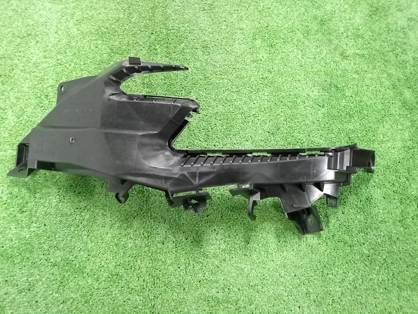 Крепление фары левое переднее SUBARU LEVORG VN5 57707VC012 1 ракурс