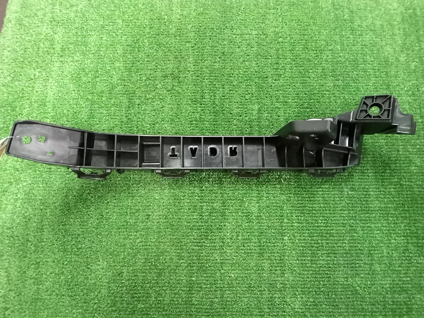 Крепление фары правое переднее HONDA STEPWGN RP5 71140-TAD-N01 2 ракурс