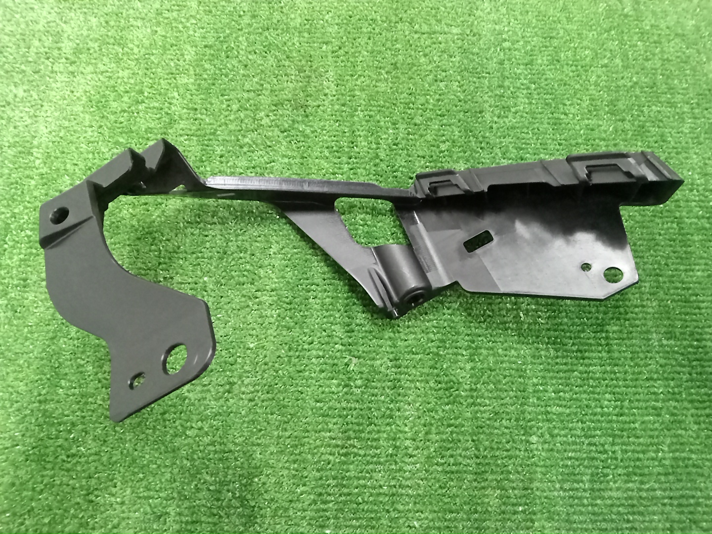 Крепление фары правое переднее HONDA SHUTTLE GK8 71140-TD4-000 2 ракурс