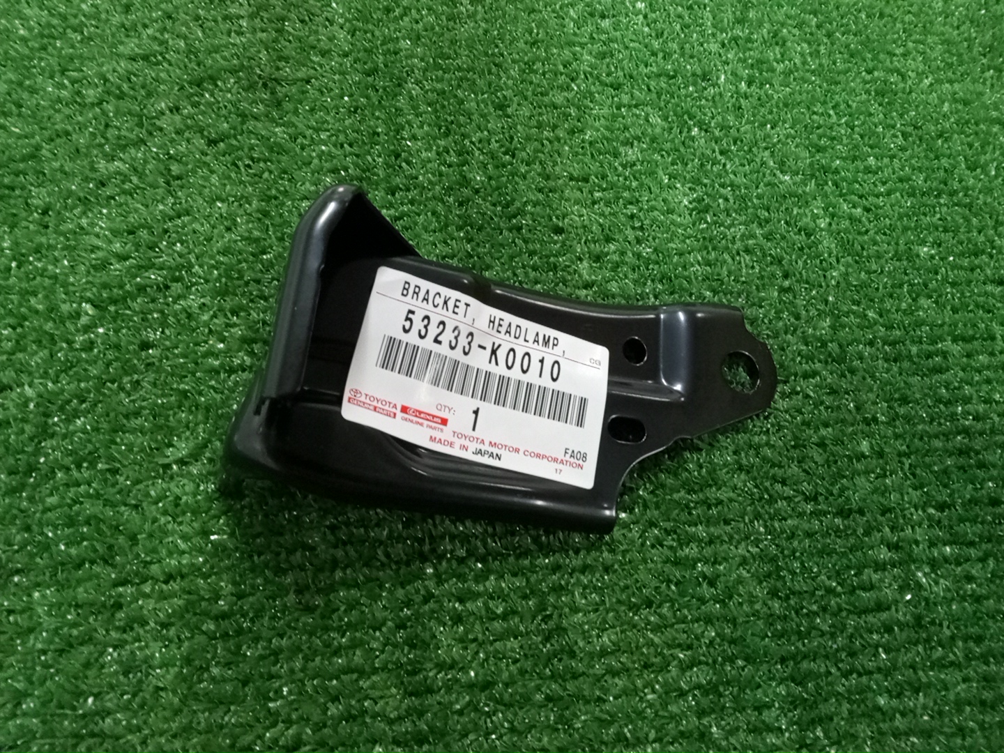 Крепление фары правое TOYOTA YARIS KSP210 53233-K0010 1 ракурс