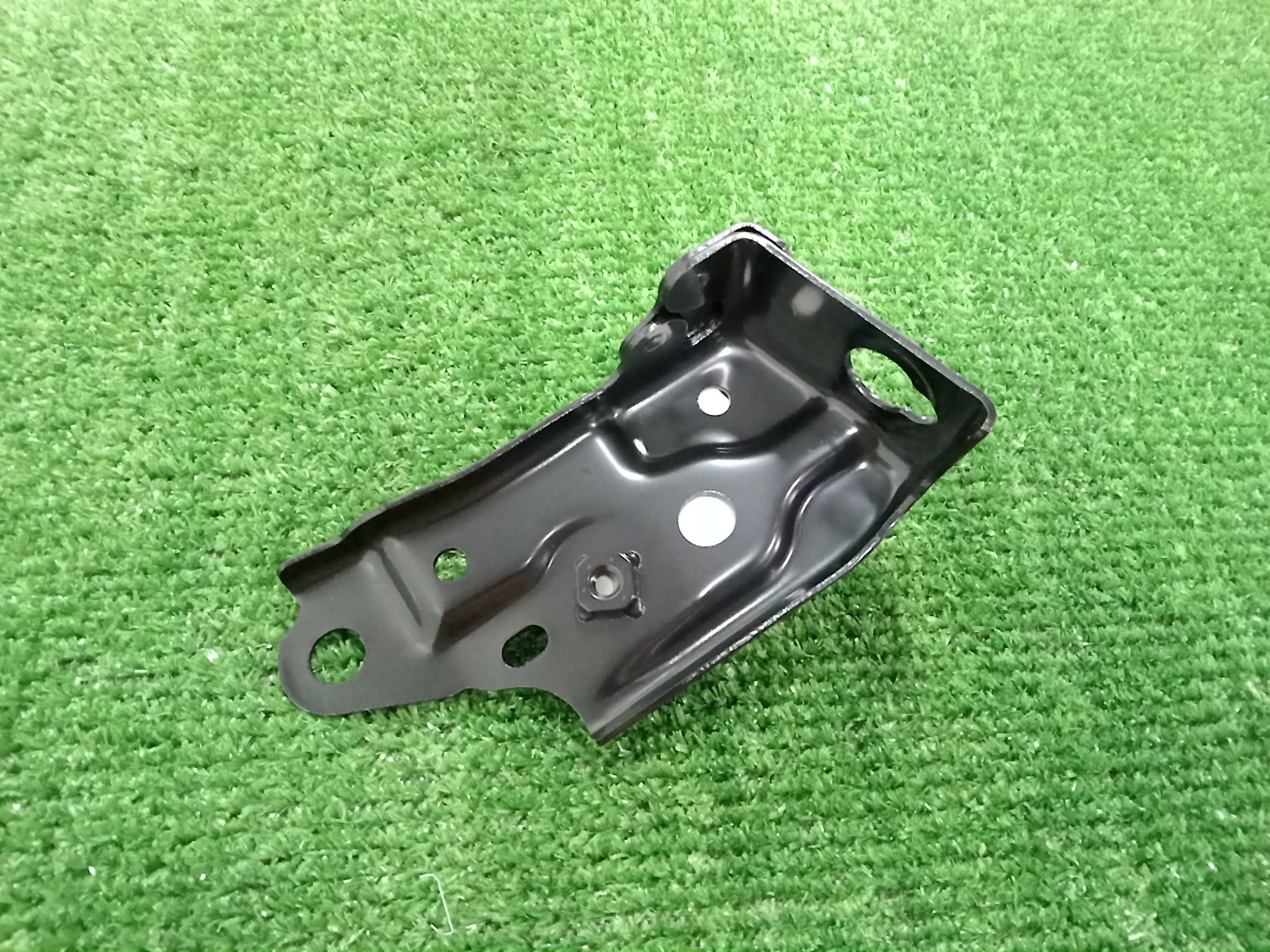 Крепление фары правое TOYOTA YARIS KSP210 53233-K0010 3 ракурс